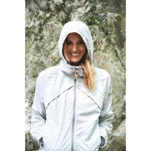 Indyeva Podroz III Woven Stretch Light-Weight Jacket Hooded Outdoor Raincoat
